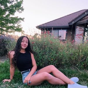 Meet your Posher, Rebeca